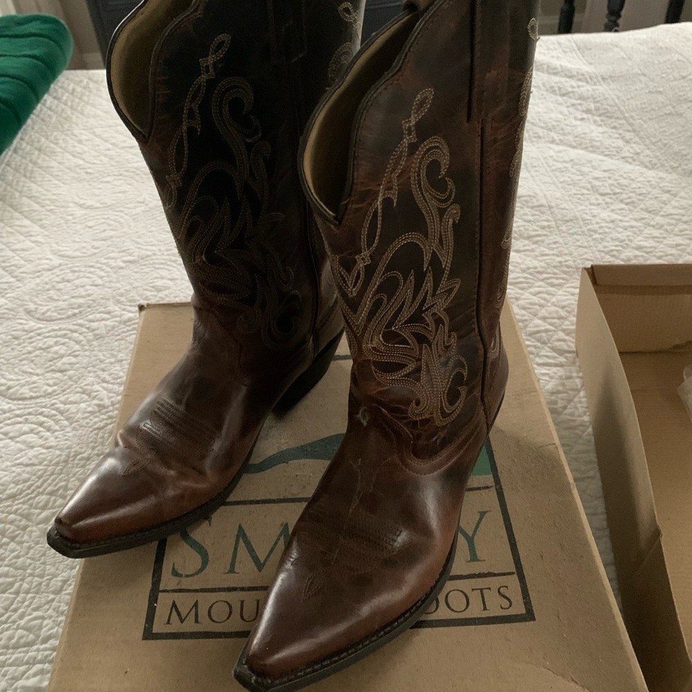 Brown Leather Western Cowboy Boots with Cream Embroidery.  Excellent condition.